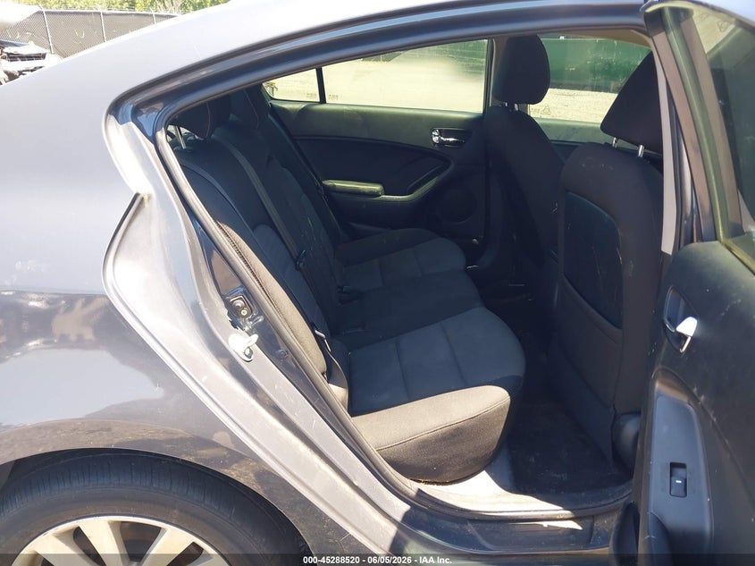 2015 Kia Forte VIN KNAFX4A80F5266127 IAAI salvage auction — FRONT END, Salvage Title, sold $825 on 2026-07-31 (photo 8)