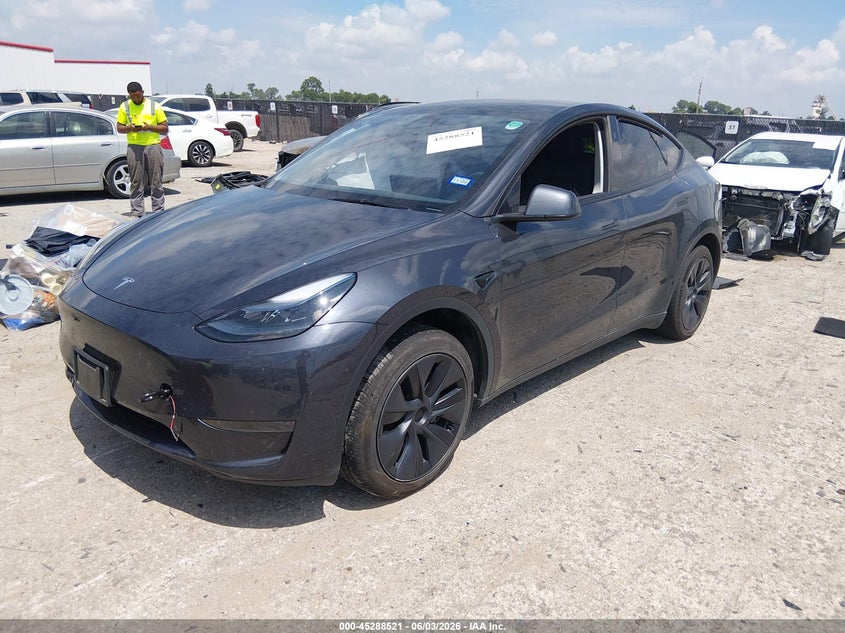 2025 Tesla Model y VIN 7SAYGDED7SA347251 IAAI salvage auction — SIDE, Salvage Title, sold $10,500 on 2026-08-02 (photo 2)