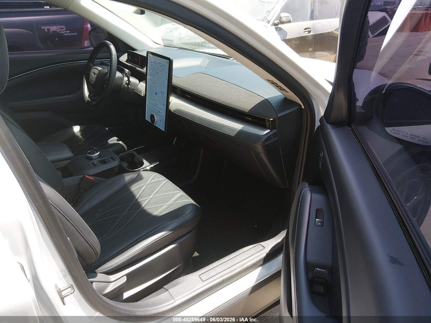 2023 Ford Mustang mach-e VIN 3FMTK1RM0PMA14325 IAAI salvage auction — RIGHT FRONT, Salvage Title, sold $7,300 on 2026-07-15 (photo 5)