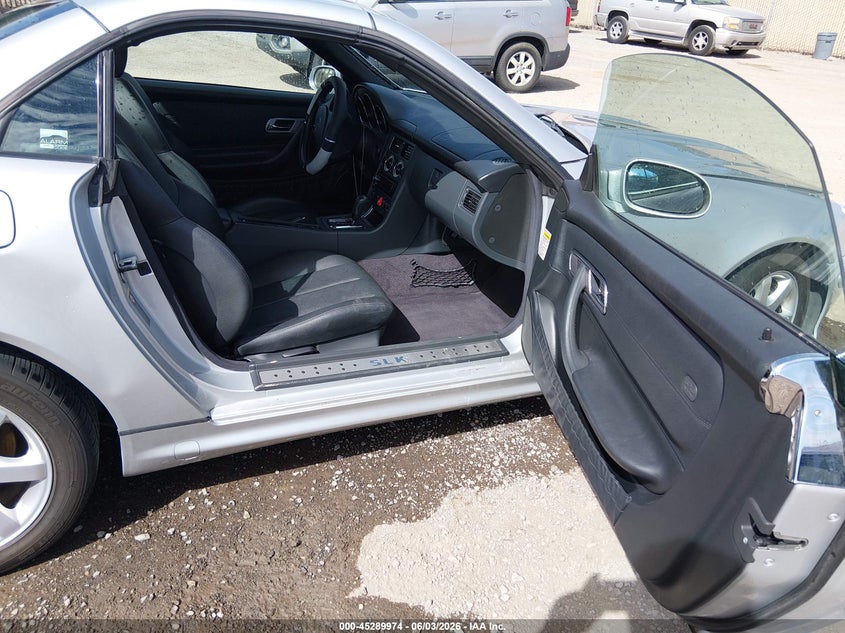 2002 Mercedes-benz Slk-klasse VIN WDBKK49F32F260649 IAAI salvage auction — FRONT & REAR, Salvage (Nevada), sold $875 on 2026-07-10 (photo 5)