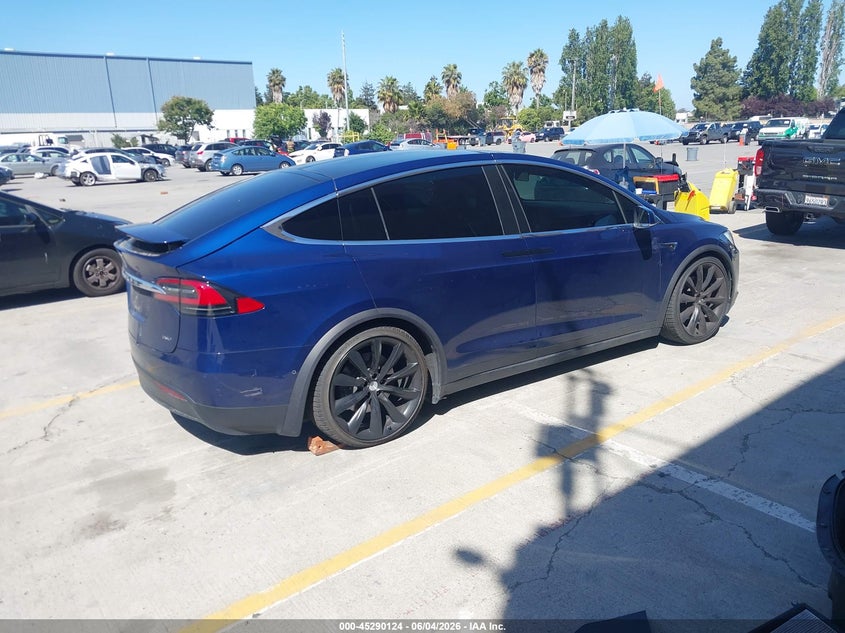 2018 Tesla Model x VIN 5YJXCBE21JF128634 IAAI salvage auction — SIDE, Wait Title, sold $6,200 on 2026-09-08 (photo 4)