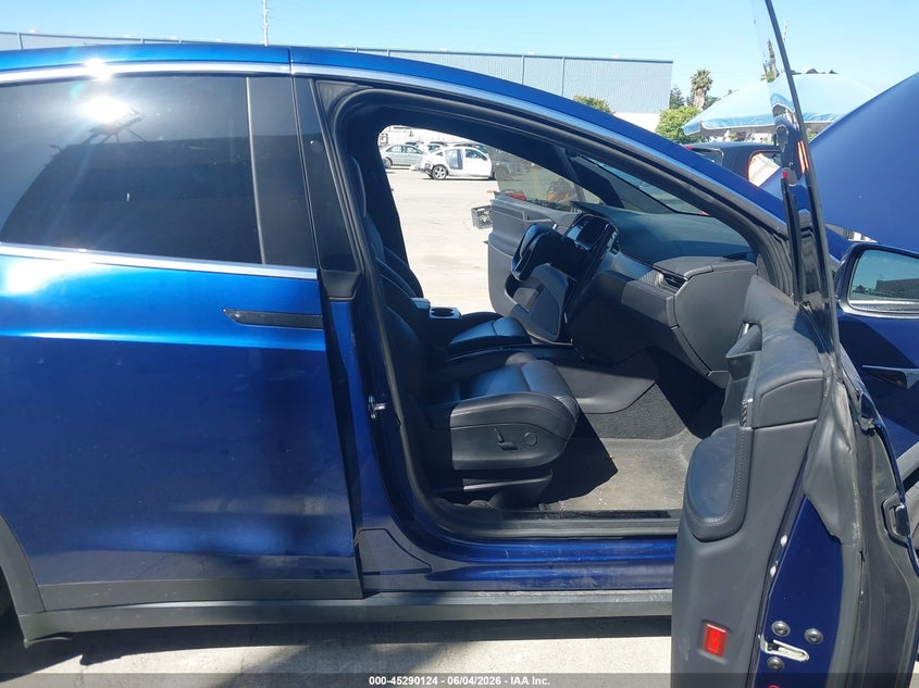 2018 Tesla Model x VIN 5YJXCBE21JF128634 IAAI salvage auction — SIDE, Wait Title, sold $6,200 on 2026-09-08 (photo 5)