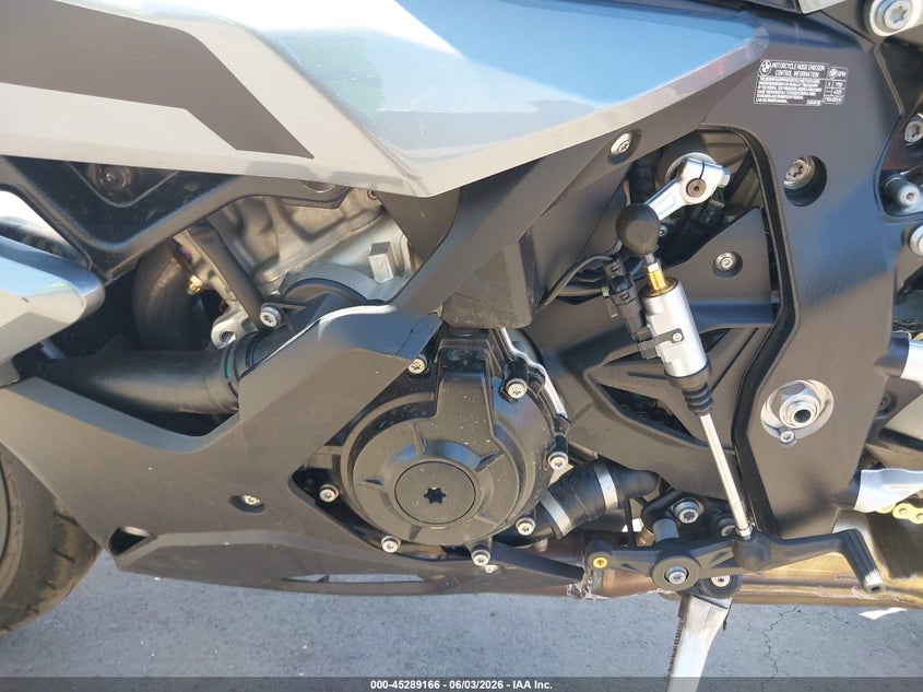 2025 BMW S 1000 VIN WB10P2308S6L75246 IAAI salvage auction — RIGHT SIDE, Salvage Title, sold $13,450 on 2026-07-07 (photo 9)