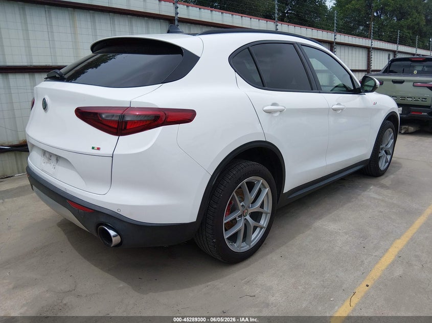 2018 Alfa romeo Stelvio VIN ZASFAKNN5J7B89896 IAAI salvage auction — UNDERCARRIAGE, Salvage Title, sold $7,350 on 2026-08-18 (photo 4)