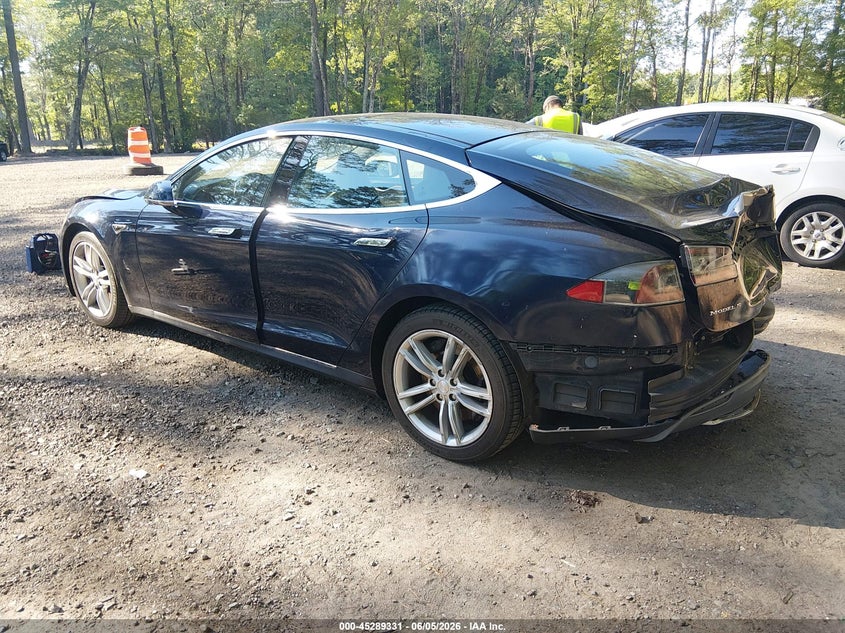 2013 Tesla Model s VIN 5YJSA1DPXDFP15751 IAAI salvage auction — REAR END, Salvage Title, sold $2,825 on 2026-07-16 (photo 3)