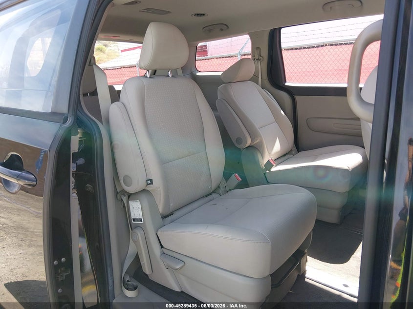 2018 Kia SEDONA VIN KNDMA5C13J6373984 IAAI salvage auction — NORMAL WEAR, SF97 (California), sold $4,250 on 2026-07-28 (photo 8)