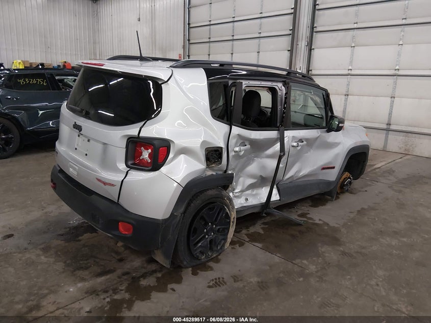 2018 Jeep Renegade VIN ZACCJBCB5JPJ04690 IAAI salvage auction — RIGHT SIDE, Salvage Title, sold $1,300 on 2026-07-15 (photo 4)