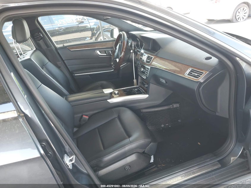 2014 Mercedes-benz E-klasse VIN WDDHF8JB5EA977917 IAAI salvage auction — RIGHT REAR, Salvage Title, sold $2,900 on 2026-07-09 (photo 5)