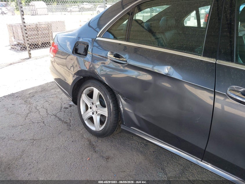 2014 Mercedes-benz E-klasse VIN WDDHF8JB5EA977917 IAAI salvage auction — RIGHT REAR, Salvage Title, sold $2,900 on 2026-07-09 (photo 6)