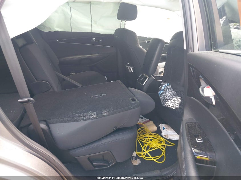 2019 Kia Sorento VIN 5XYPG4A34KG544508 IAAI salvage auction — BIO HAZARD, Salvage Title, sold $1,650 on 2026-07-15 (photo 8)