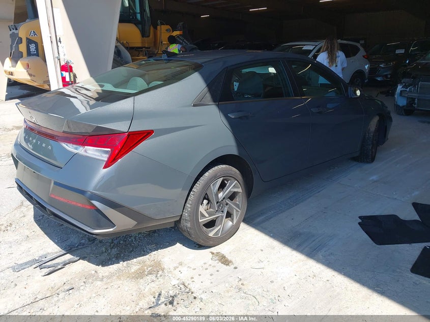 2025 Hyundai Elantra VIN KMHLS4DG4SU003030 IAAI salvage auction — SIDE, Salvage Title, sold $5,500 on 2026-07-29 (photo 4)