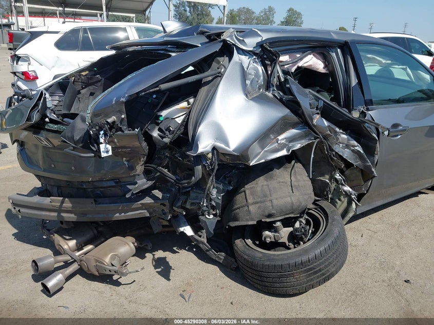 2018 Honda Civic VIN SHHFK7H40JU413669 IAAI salvage auction — LEFT & RIGHT, Salvage Title, sold $2,475 on 2026-07-15 (photo 6)