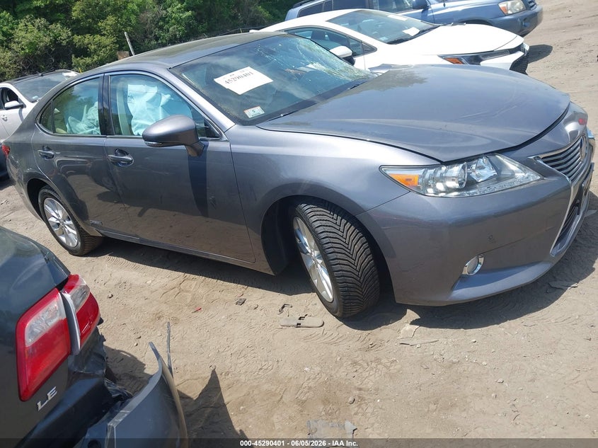 2013 Lexus VIN JTHBW1GG3D2012054 IAAI salvage auction — LEFT SIDE, Clear (Massachusetts), sold $975 on 2026-07-28 (photo 1)