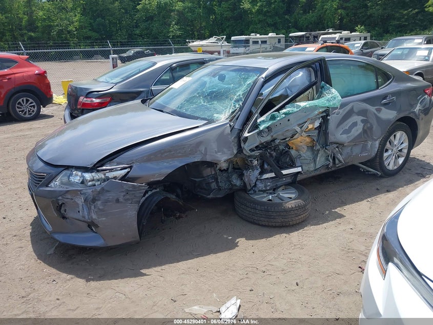 2013 Lexus VIN JTHBW1GG3D2012054 IAAI salvage auction — LEFT SIDE, Clear (Massachusetts), sold $975 on 2026-07-28 (photo 2)