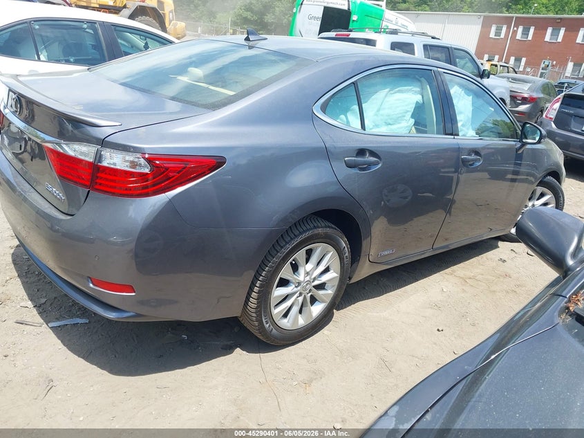 2013 Lexus VIN JTHBW1GG3D2012054 IAAI salvage auction — LEFT SIDE, Clear (Massachusetts), sold $975 on 2026-07-28 (photo 4)