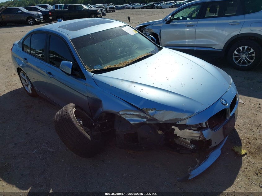 2014 BMW 3er VIN WBA3C3C54EF983571 IAAI salvage auction — RIGHT FRONT, Salvage (Massachusetts), sold $800 on 2026-08-14 (photo 1)
