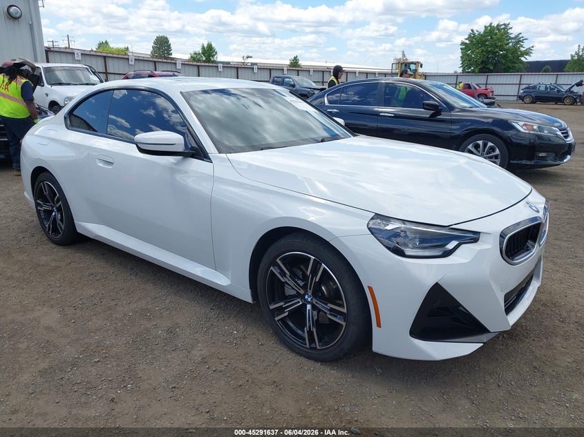 2025 BMW 2er VIN 3MW33CM08S8F66090 IAAI salvage auction — LEFT FRONT, Salvage Title, sold $14,050 on 2026-07-14 (photo 1)