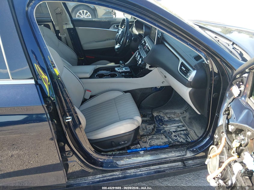 2019 Genesis G70 VIN KMTG34LA1KU012365 IAAI salvage auction — WATER/FLOOD, Salvage (Texas), sold $1,600 on 2026-07-28 (photo 5)