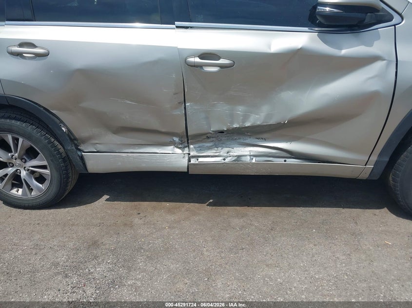 2015 Toyota Highlander VIN 5TDKKRFH5FS095584 IAAI salvage auction — RIGHT SIDE, Clear (Michigan), sold $6,600 on 2026-07-23 (photo 6)