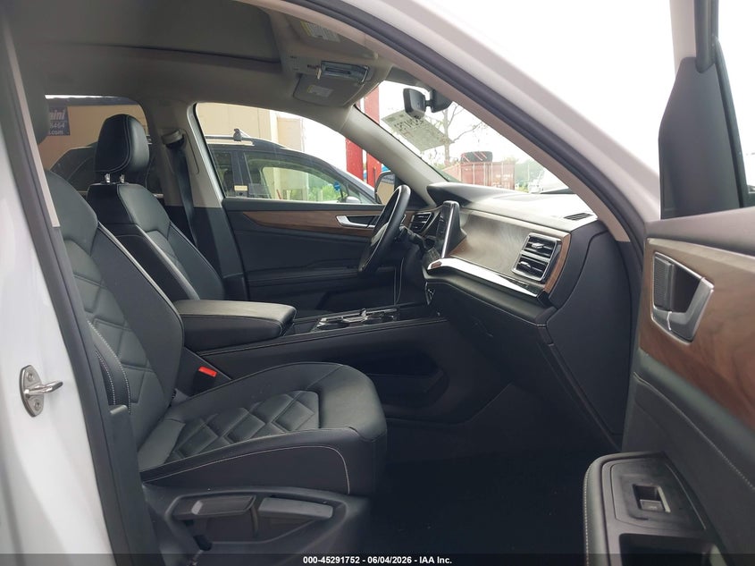 2025 Volkswagen Atlas VIN 1V2JR2CA7SC561435 IAAI salvage auction — FRONT & REAR, Salvage Title, sold $10,200 on 2026-08-01 (photo 5)
