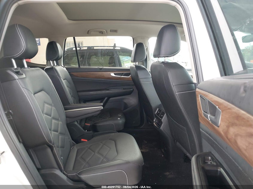 2025 Volkswagen Atlas VIN 1V2JR2CA7SC561435 IAAI salvage auction — FRONT & REAR, Salvage Title, sold $10,200 on 2026-08-01 (photo 8)