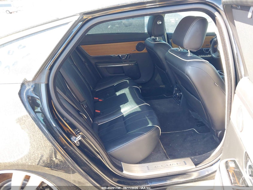 2014 Jaguar Xj VIN SAJWA2GZ6E8V59179 IAAI salvage auction — NORMAL WEAR, Salvage Title, sold $1,100 on 2026-07-23 (photo 8)