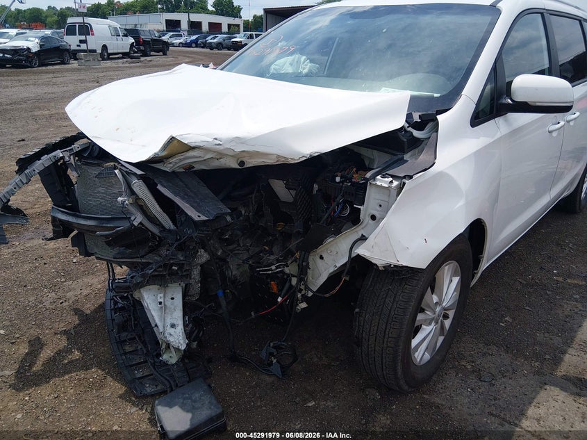 2017 Kia SEDONA VIN KNDMB5C14H6339723 IAAI salvage auction — FRONT END, Salvage Title, sold $375 on 2026-07-15 (photo 6)