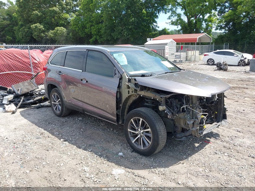 2018 Toyota Highlander VIN 5TDKZRFH7JS546860 IAAI salvage auction — FRONT END, Salvage Title, sold $7,400 on 2026-07-22 (photo 1)