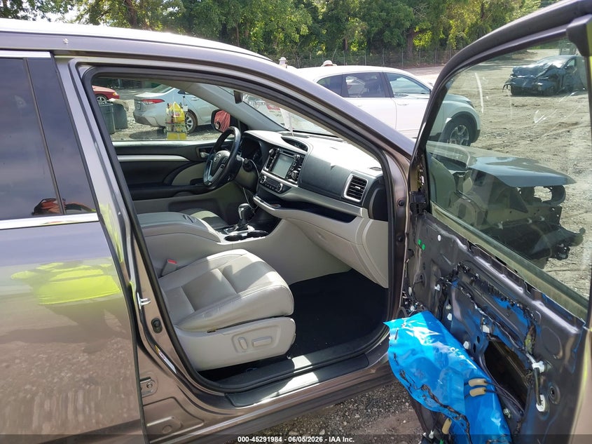 2018 Toyota Highlander VIN 5TDKZRFH7JS546860 IAAI salvage auction — FRONT END, Salvage Title, sold $6,800 on 2026-07-22 (photo 5)