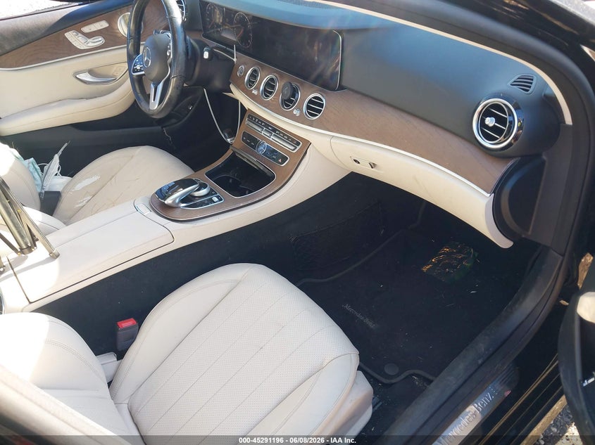2020 Mercedes-benz E-klasse VIN WDDZF8EB9LA737183 IAAI salvage auction — FRONT & REAR, Wait Title, sold $10,525 on 2026-08-11 (photo 5)