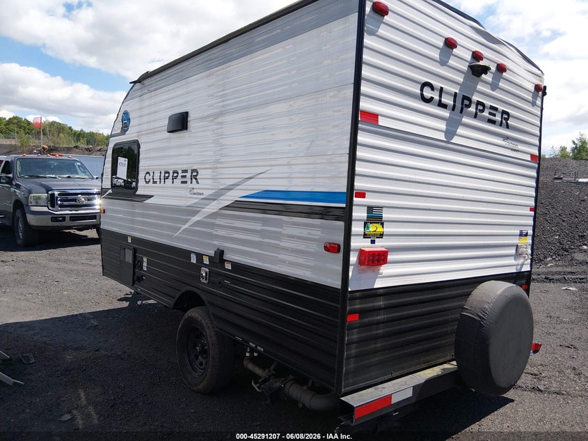 2023 Coac 14cr VIN 5ZT2CWCC8PJ133097 IAAI salvage auction — STORM DAMAGE, Salvage (Pennsylvania), sold $3,900 on 2026-07-21 (photo 3)
