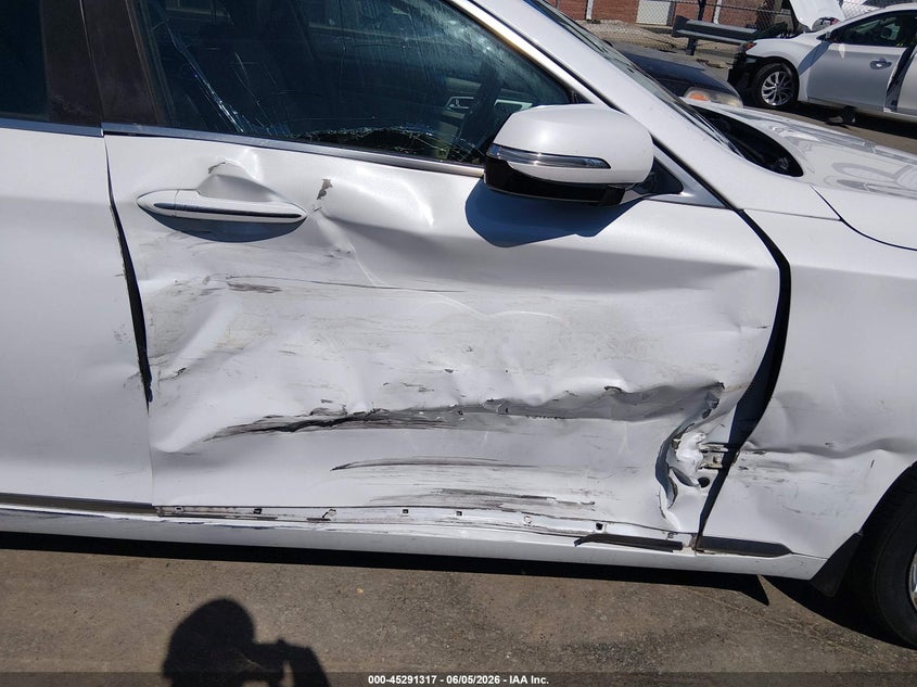 2016 Hyundai Genesis VIN KMHGN4JE2GU119295 IAAI salvage auction — RIGHT SIDE, Salvage Title, sold $2,550 on 2026-07-29 (photo 6)