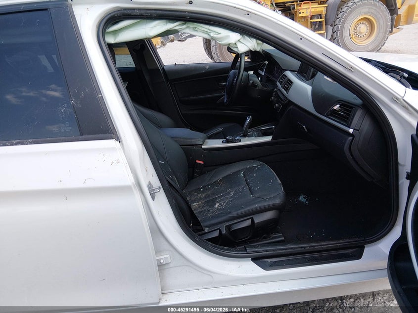 2017 BMW 3er VIN WBA8E1G56HNU15315 IAAI salvage auction — FRONT & REAR, Salvage Title, sold $775 on 2026-07-27 (photo 5)