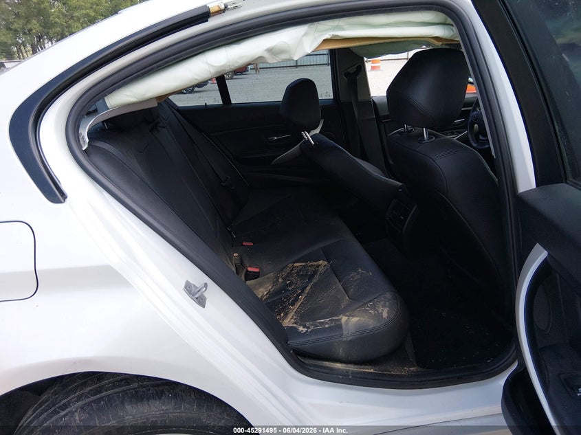 2017 BMW 3er VIN WBA8E1G56HNU15315 IAAI salvage auction — FRONT & REAR, Salvage Title, sold $775 on 2026-07-27 (photo 8)