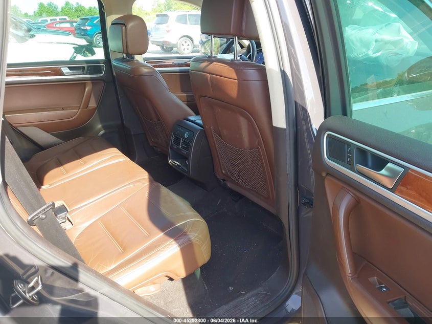 2011 Volkswagen Touareg VIN WVGFF9BP2BD006770 IAAI salvage auction — FRONT END, Mv-907A (New York), sold $325 on 2026-08-02 (photo 8)