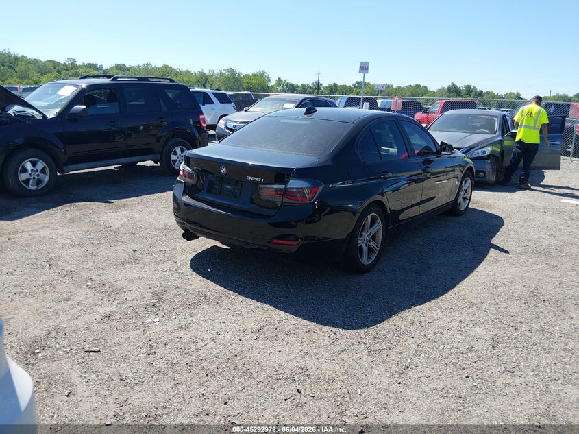 2013 BMW 3er VIN WBA3B3C5XDF541928 IAAI salvage auction — LEFT REAR, Salvage Title, sold $450 on 2026-07-13 (photo 4)
