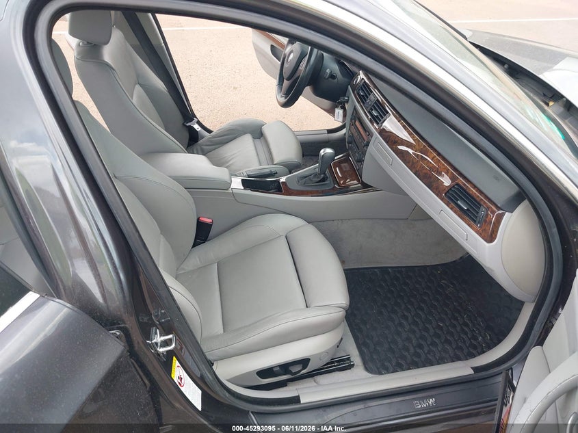 2006 BMW 3 series VIN WBAVB33586KS33739 IAAI salvage auction — NORMAL WEAR, Clear (Hawaii), sold $1,900 on 2026-08-04 (photo 5)