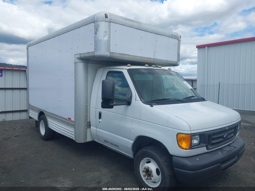 2007 Ford E-450 VIN 1FDXE45S07DB24172 — IAAI salvage auction photo