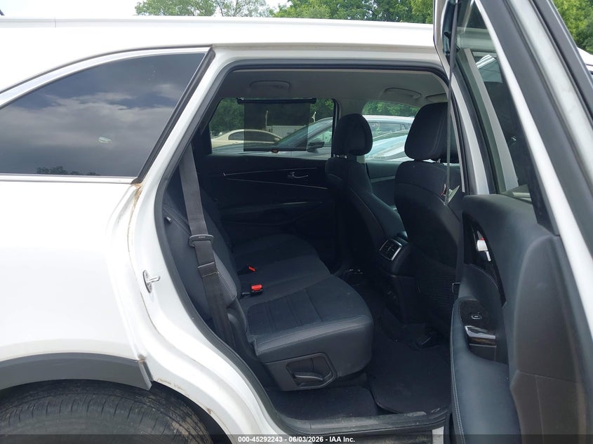 2017 Kia Sorento VIN 5XYPGDA5XHG207187 IAAI salvage auction — NORMAL WEAR, Clear (Kansas), sold $1,875 on 2026-07-08 (photo 8)