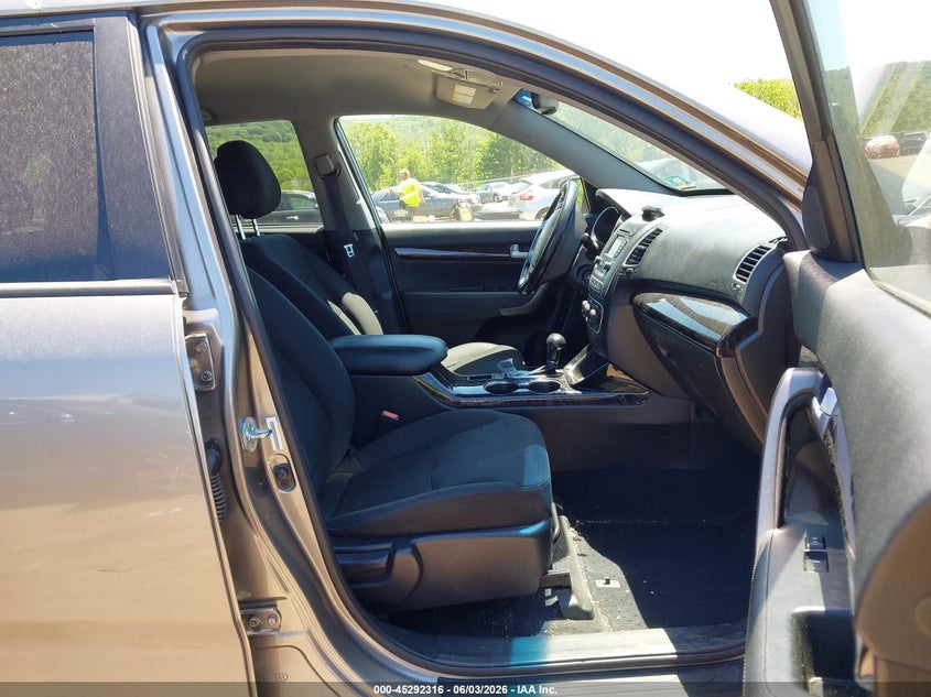 2015 Kia Sorento VIN 5XYKT4A61FG595518 IAAI salvage auction — NORMAL WEAR, Clear (New Jersey), sold $1,700 on 2026-07-09 (photo 5)