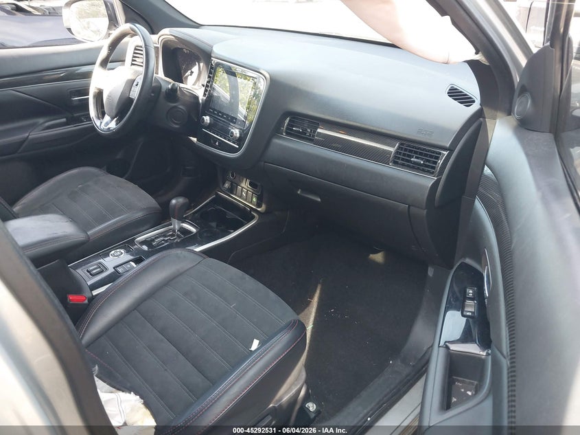 2020 Mitsubishi Outlander VIN JA4AZ3A37LZ028232 IAAI salvage auction — SIDE, Salvage Title, sold $25 on 2026-07-31 (photo 5)