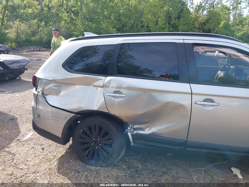 2020 Mitsubishi Outlander VIN JA4AZ3A37LZ028232 IAAI salvage auction — SIDE, Salvage Title, sold $25 on 2026-07-31 (photo 6)