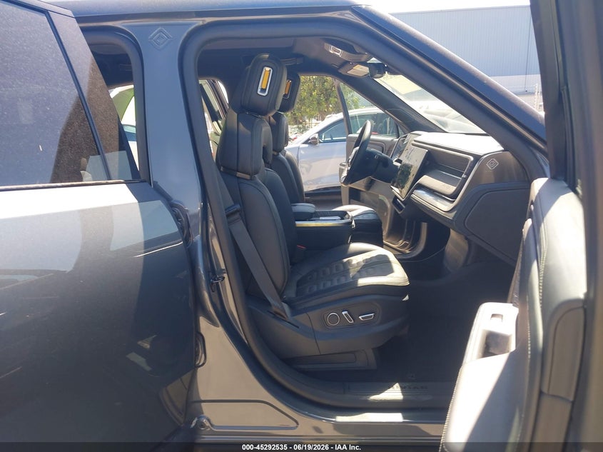 2025 Rivian R1t VIN 7FCTGBAA0SN042275 IAAI salvage auction — REAR END, Salvage (California), sold $41,000 on 2026-08-03 (photo 5)