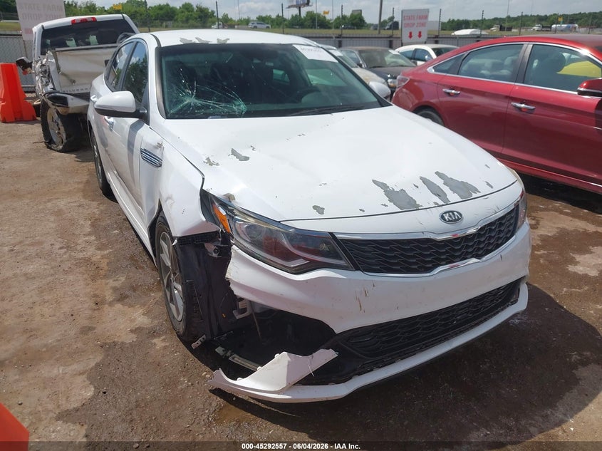 2019 Kia Optima VIN 5XXGT4L3XKG326666 IAAI salvage auction — RIGHT FRONT, Clear (Oklahoma), sold $1,150 on 2026-07-22 (photo 1)
