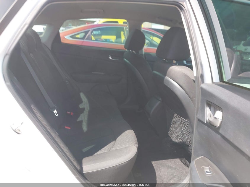 2019 Kia Optima VIN 5XXGT4L3XKG326666 IAAI salvage auction — RIGHT FRONT, Clear (Oklahoma), sold $1,150 on 2026-07-22 (photo 8)
