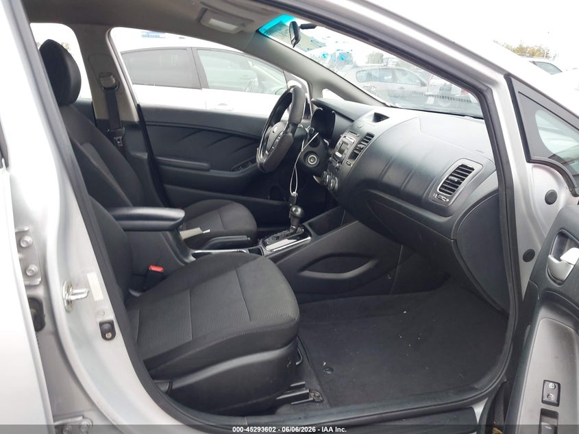 2018 Kia Forte VIN 3KPFK4A7XJE214283 IAAI salvage auction — NORMAL WEAR, Salvage Title, sold $525 on 2026-07-09 (photo 5)