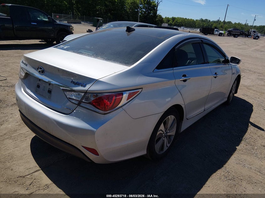 2015 Hyundai Sonata VIN KMHEC4A4XFA119291 IAAI salvage auction — NORMAL WEAR, Clear (Florida), sold $550 on 2026-07-15 (photo 4)