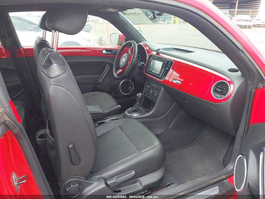 2012 Volkswagen Beetle VIN 3VWJP7ATXCM645920 IAAI salvage auction — NORMAL WEAR, Clear (Hawaii), sold $100 on 2026-07-21 (photo 5)