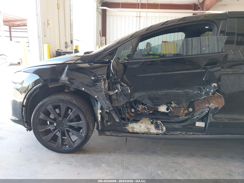 2022 Tesla Model x VIN 7SAXCBE60NF343904 IAAI salvage auction — LEFT SIDE, Salvage Title, sold $14,300 on 2026-07-30 (photo 6)