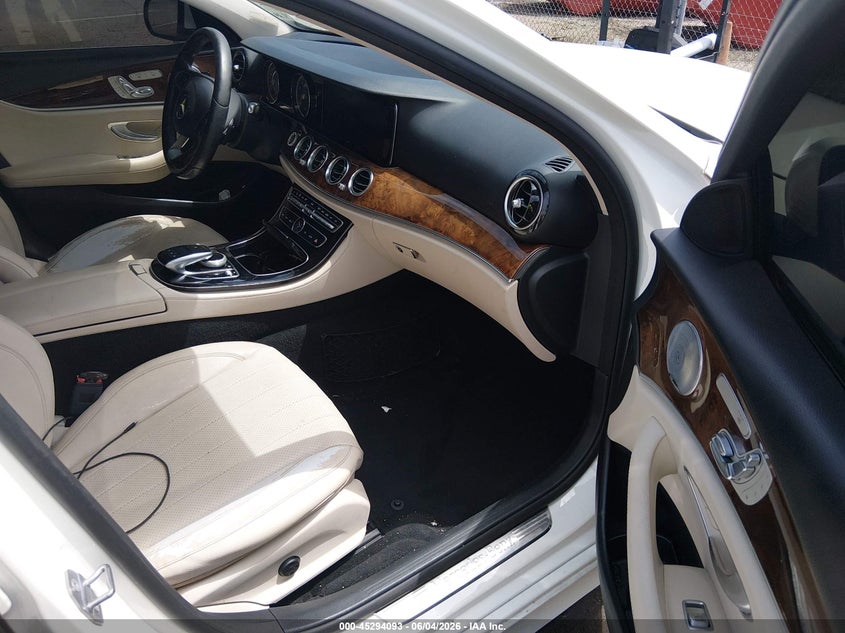 2017 Mercedes-benz E-klasse VIN WDDZF4JB3HA242967 IAAI salvage auction — FRESH WATER, Salvage Title, sold $3,650 on 2026-07-13 (photo 5)